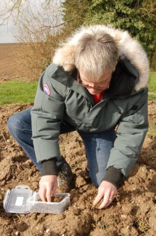 Collecting the Earth for the centre of the Poppy Pins (copyright © TMB art metal)